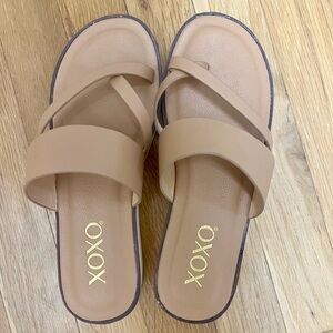 XOXO Women's Beige Crossover Strap Slide Sandals